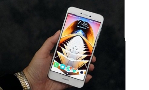 HuaweiP9Lite,amelyik hátul is üveg,független, gyönyörű, 2 sim kártyát kezel