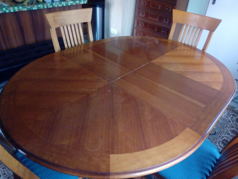 Valódi fa 4-ről 6 személyesre bővíthető kör étkező garnitúra 4 tömörfa kárpitozott székkel
