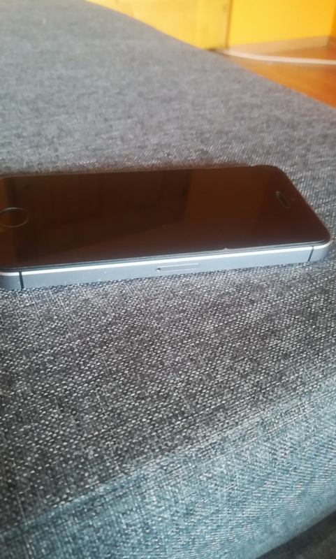 Apple iPhone SE 16Gb, Tkomos, fólia elöl-hátul+tok