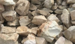 Bézs sziklakerti kő
