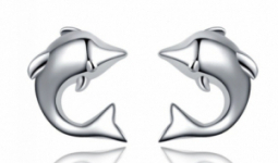 Delfines ezüst fülbevaló
