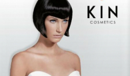 KIN Cosmetics Logós fodrászkellékek ajándékba is kapható közepes csomagja