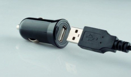 Telefontöltő szivargyújtós USB 12/24V 1A Grundig